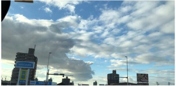 岡崎の黒と白の雲の画像