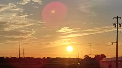茜色の夕日の画像