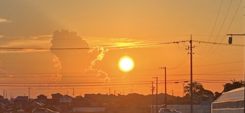 真っ赤な夕日の画像